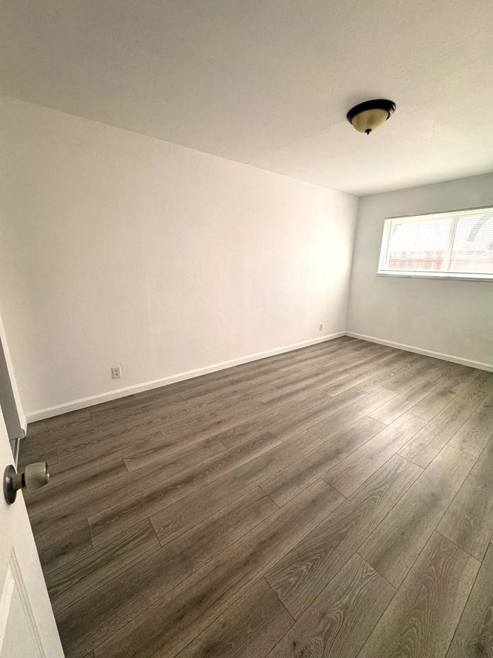 302 Dumont Ave #1 - Photo 4 of 14