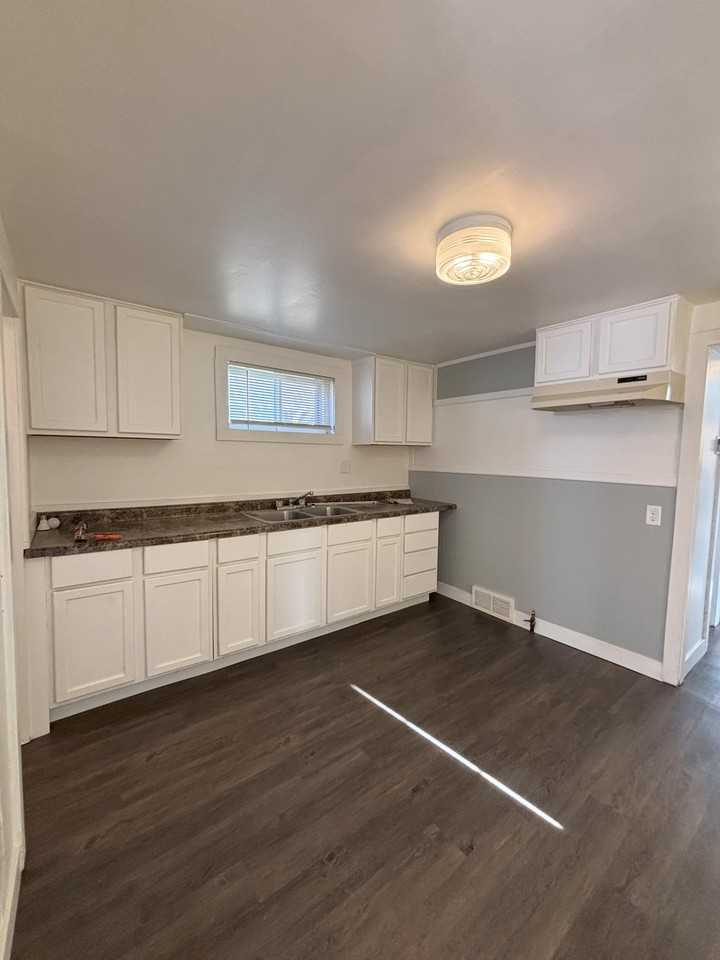 305 N 20th St #NA - Photo 2 of 11