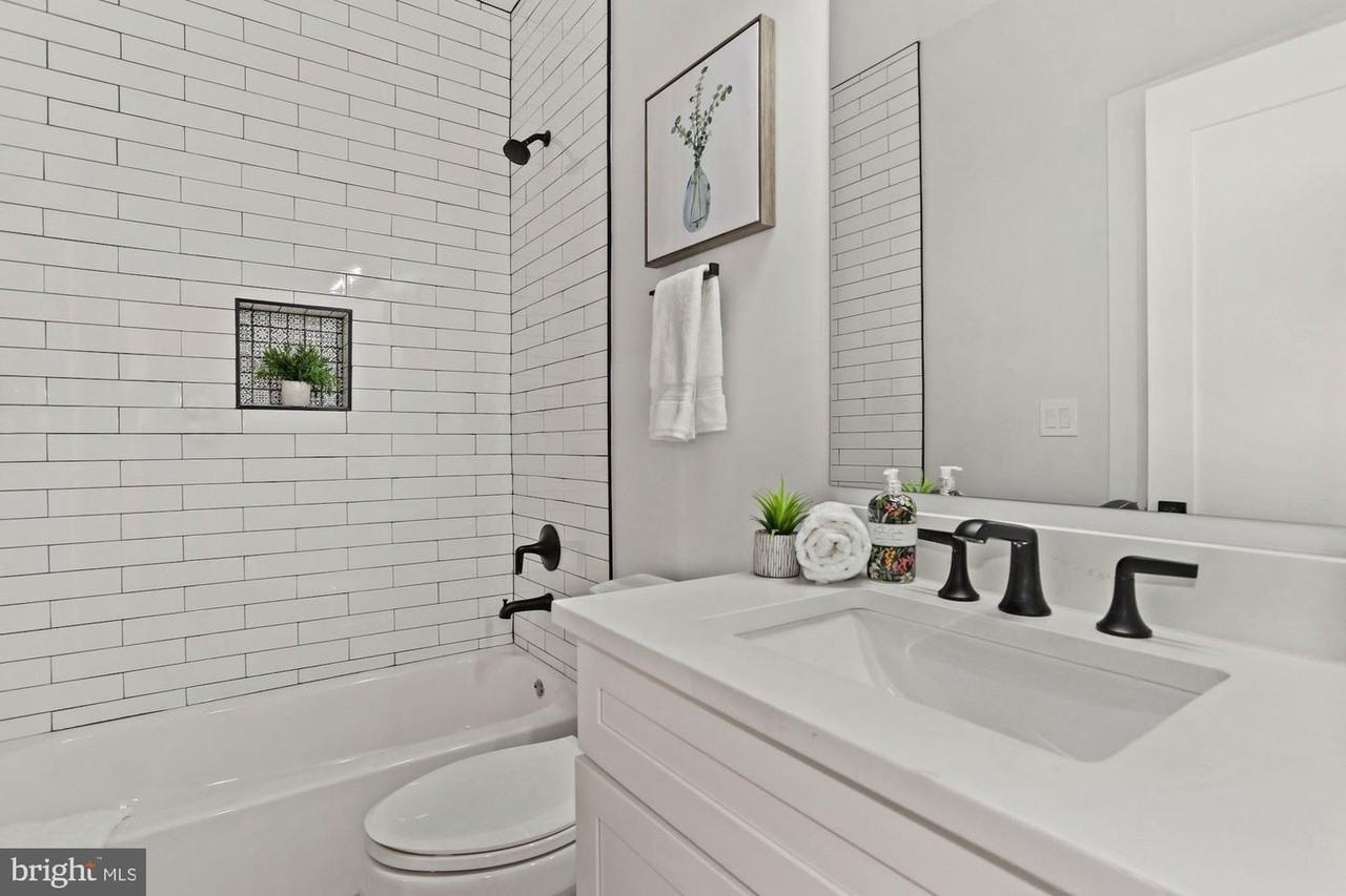 2612 University Pl Nw #1 - Photo 4 of 17