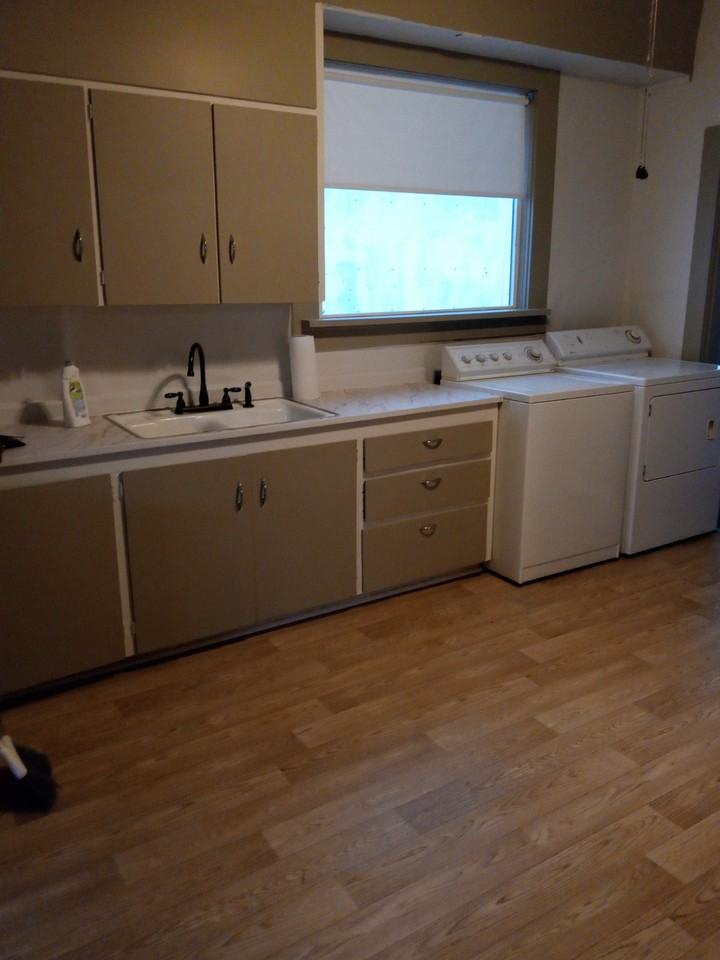 1062 S Jefferson St #NA - Photo 2 of 8