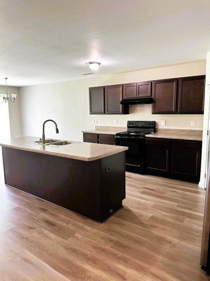 838 Wheatmill Ln - Photo 3 of 6