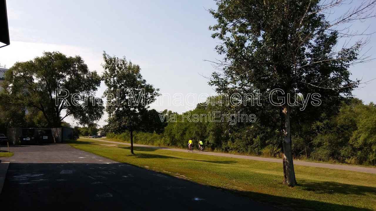 131 Cedar St E #304 - Photo 3 of 7