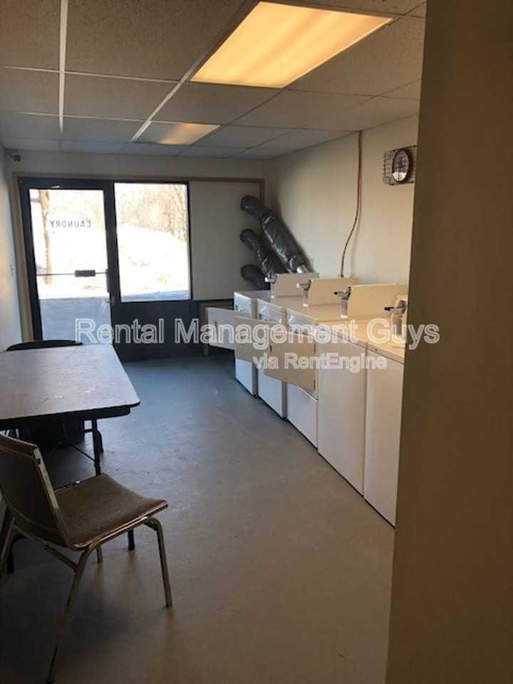 131 Cedar St E #304 - Photo 4 of 7