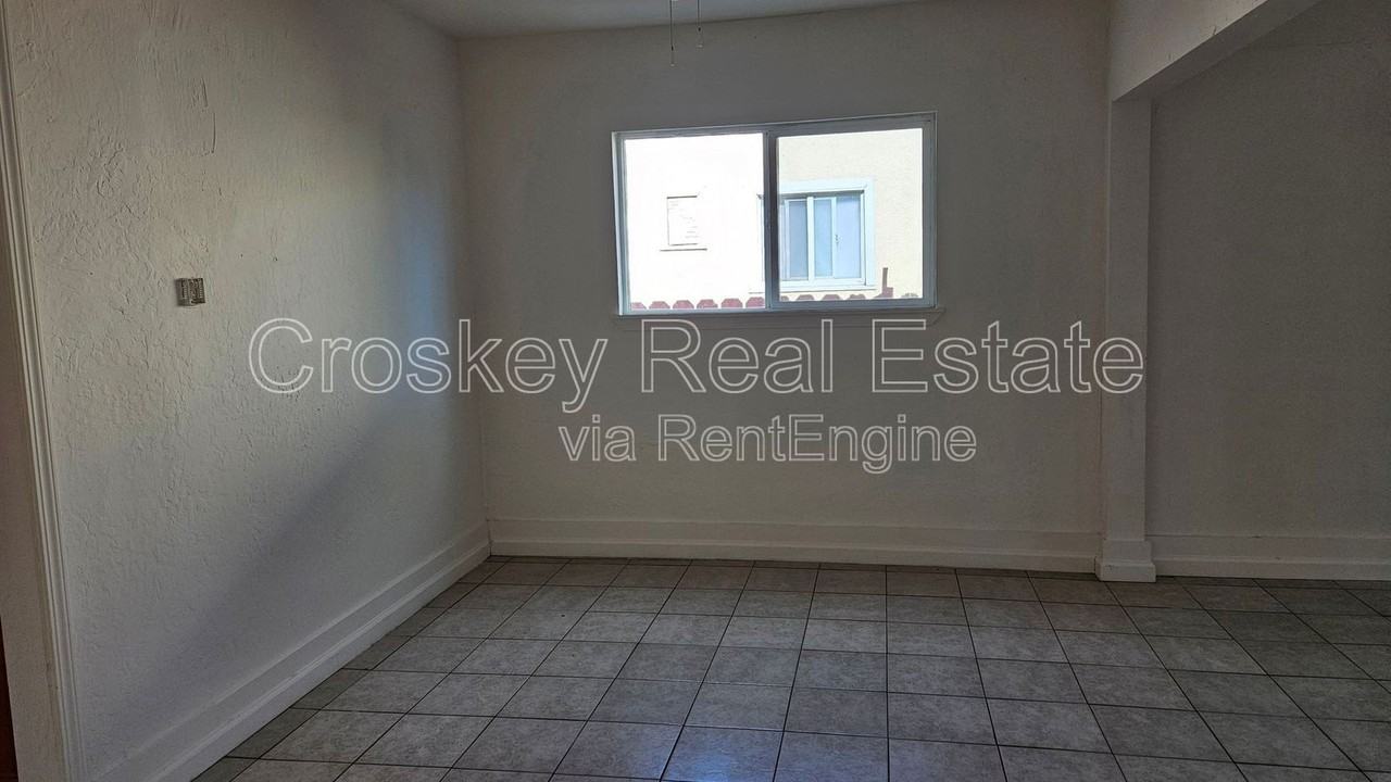 126 W 10th St - Photo 5 of 12
