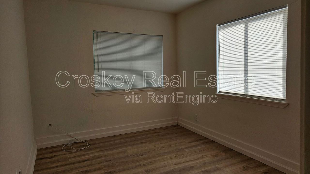 126 W 10th St - Photo 7 of 12