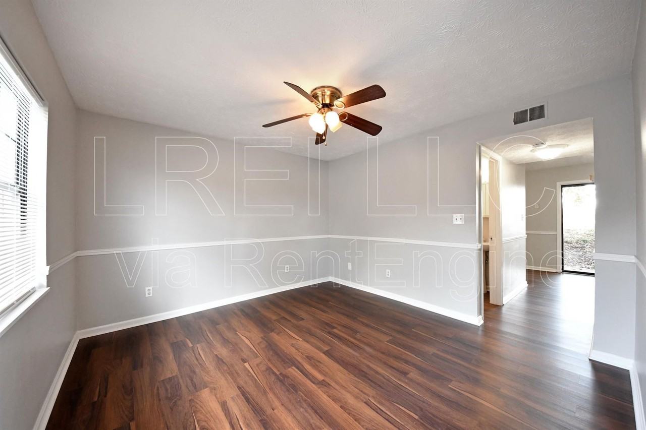 621 Westport Rd #6 - Photo 3 of 20