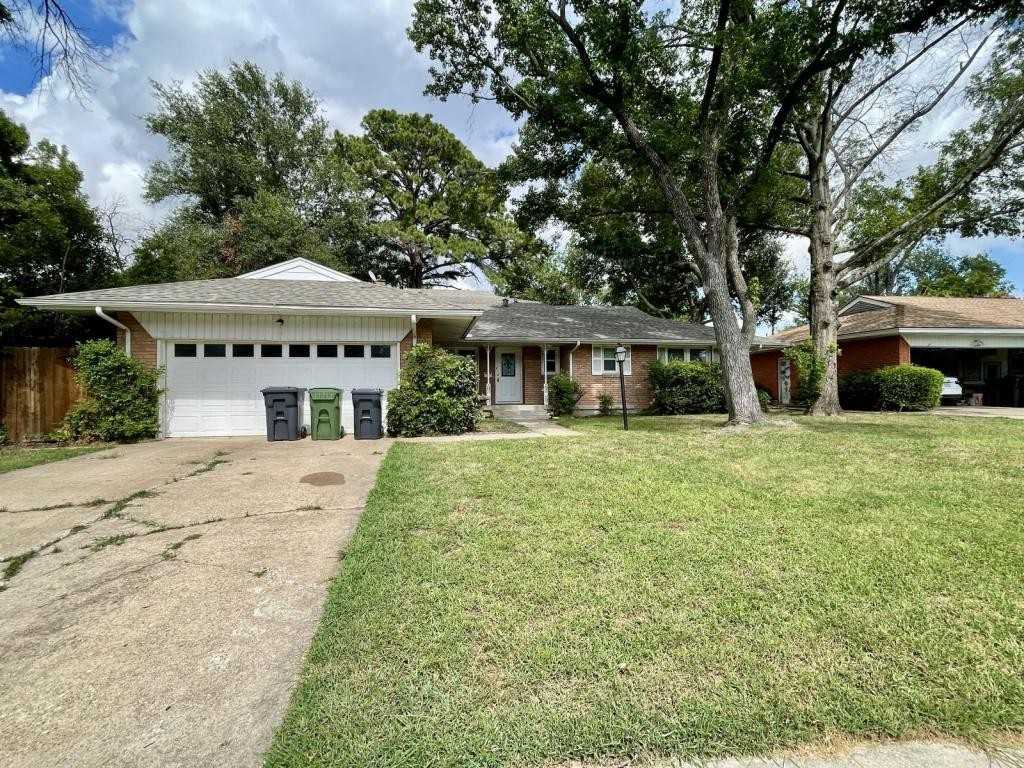 1205 College Oaks Dr - Photo 2 of 17