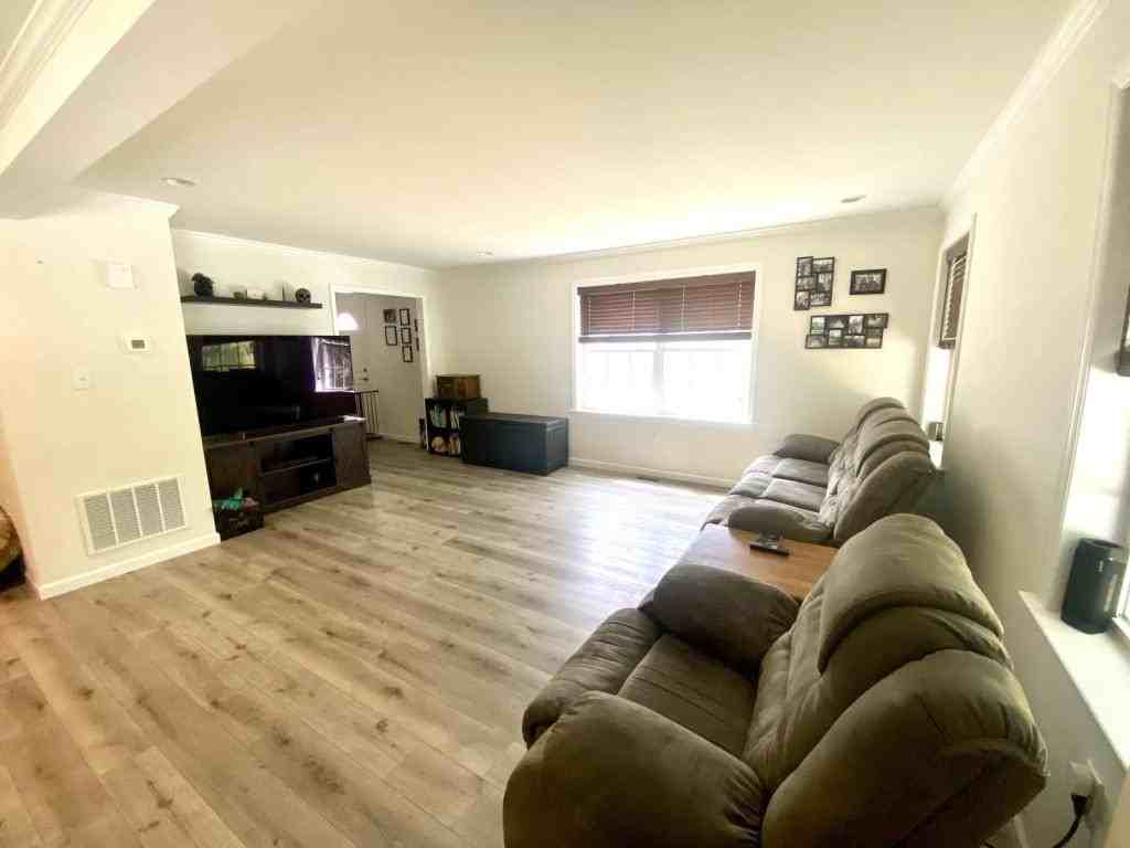 202 Greenfield Ave - Photo 5 of 11