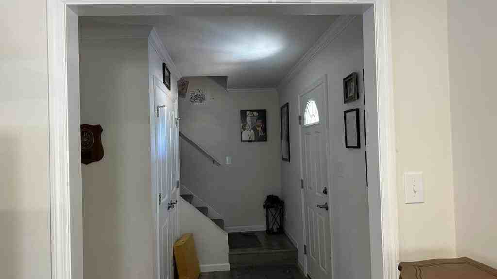 202 Greenfield Ave - Photo 7 of 11