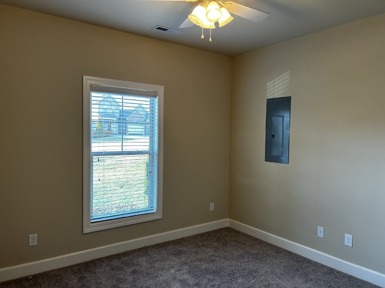 658 Cooper Sq - Photo 7 of 9