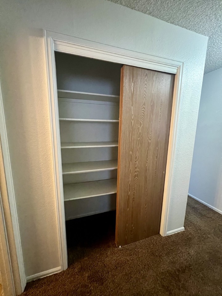 1811 Edgewater Ave - Photo 7 of 20