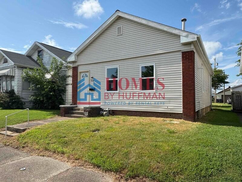 718 Reis Ave - Photo 2 of 15