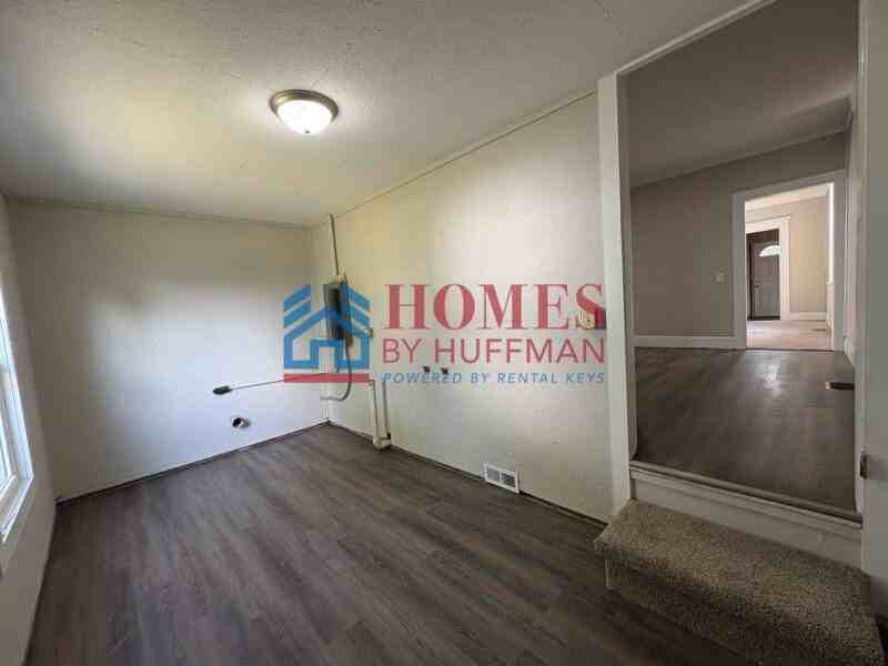 718 Reis Ave - Photo 3 of 15