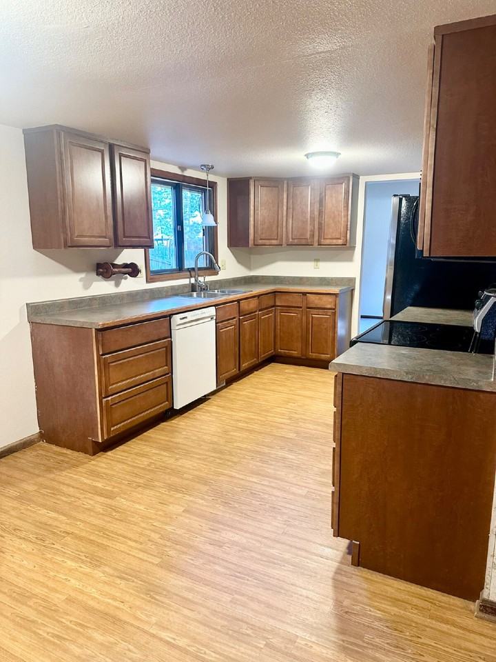 6337 Shaun Ave - Photo 4 of 31