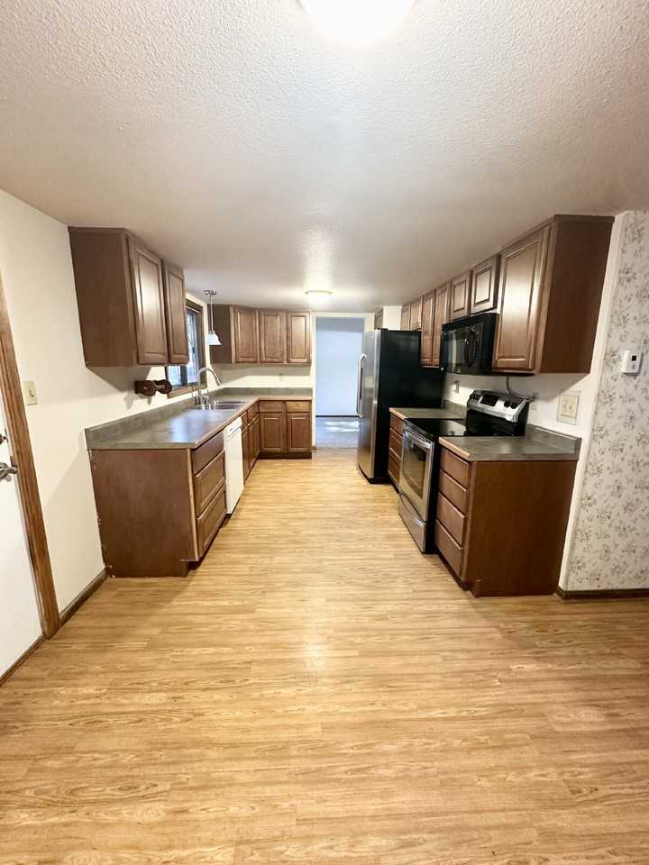 6337 Shaun Ave - Photo 5 of 31