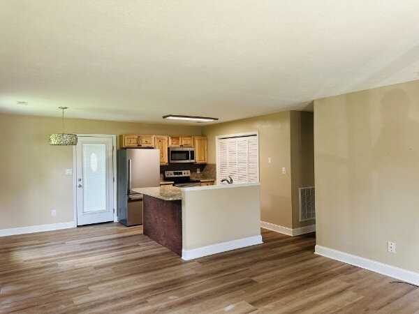 586 Foxfield Rd - Photo 4 of 9