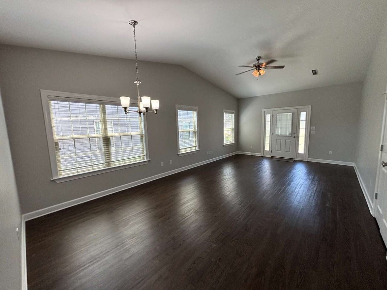 126 Heyward Dr - Photo 3 of 15