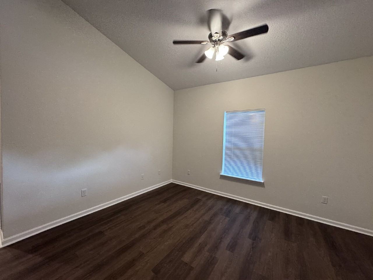 1034 W 27th St - Photo 2 of 10