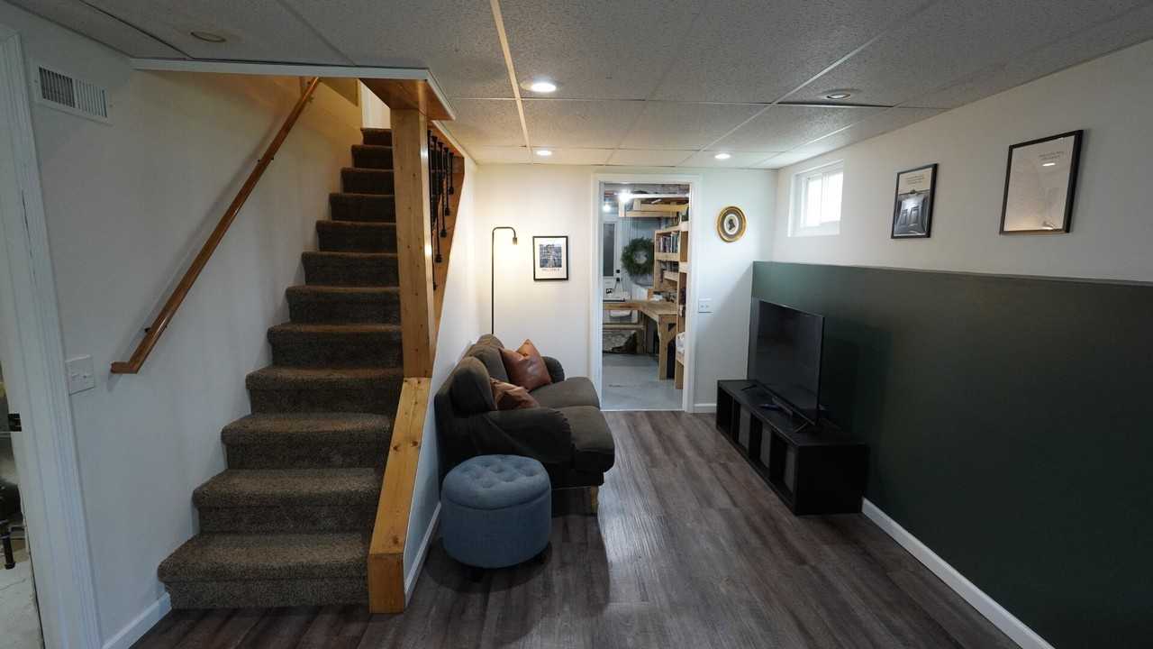 105 Budlong St - Photo 3 of 22