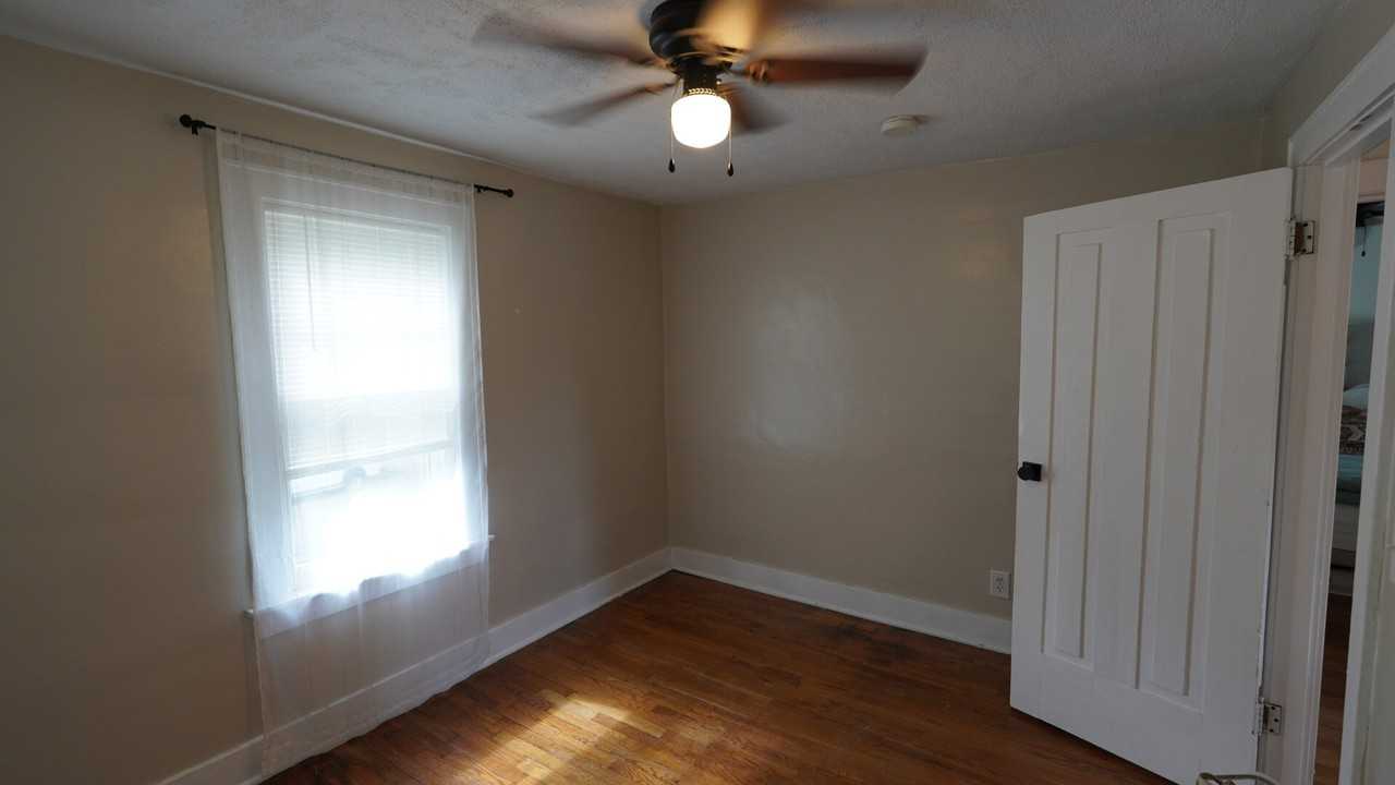 105 Budlong St - Photo 2 of 22