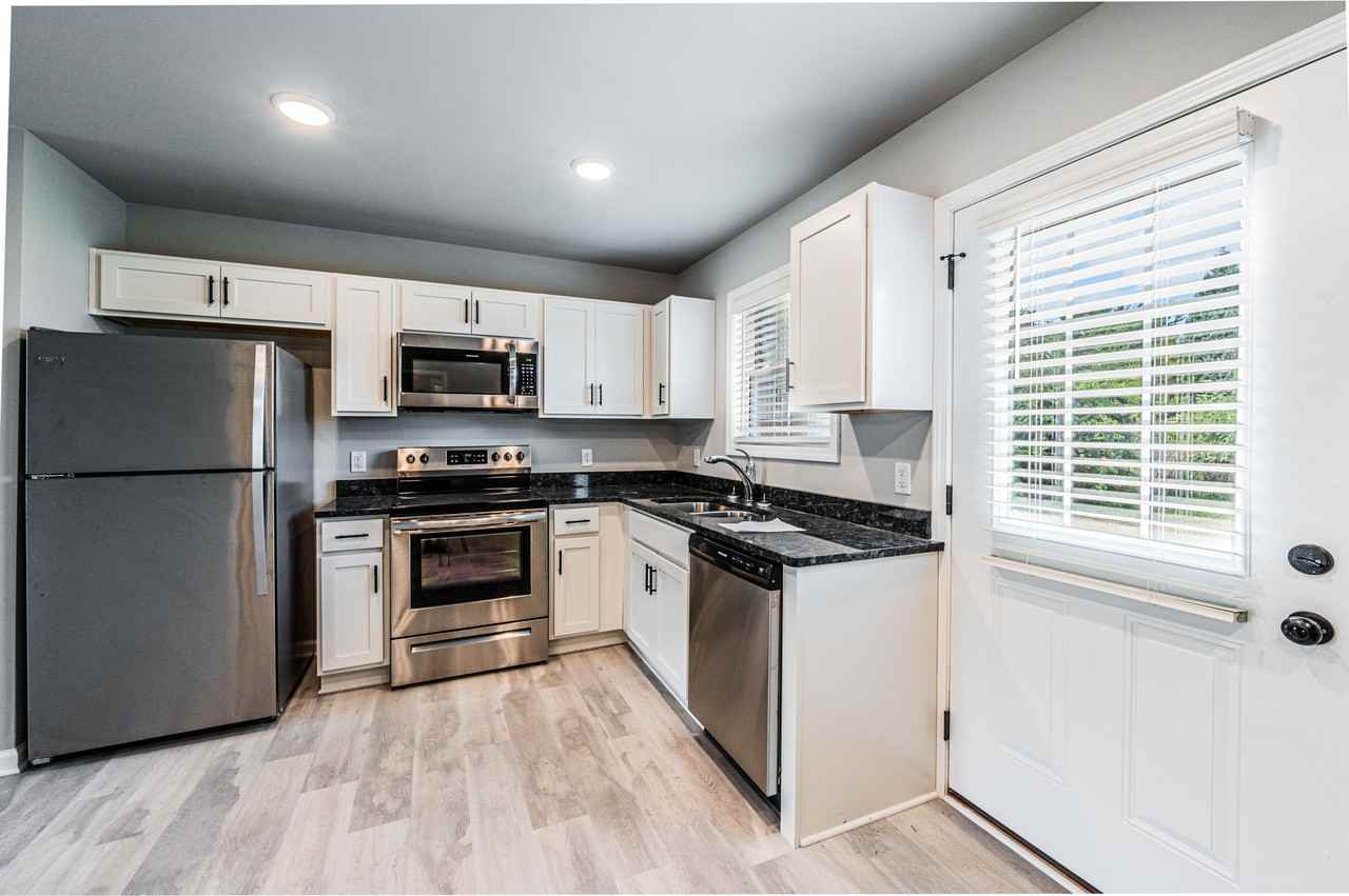 249 Whispering Hills Blvd - Photo 4 of 27