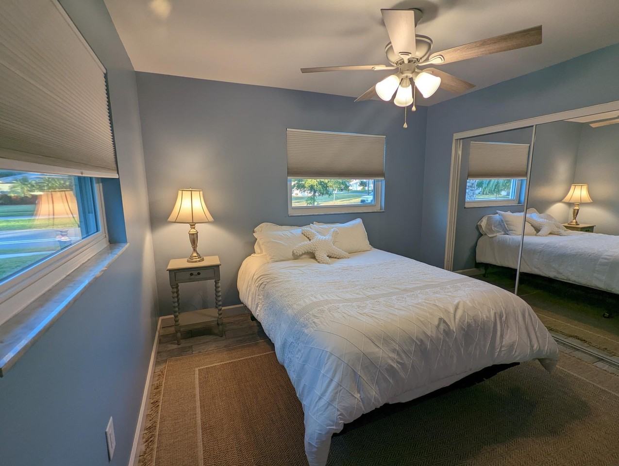3070 Gulf Gate Dr - Photo 2 of 10