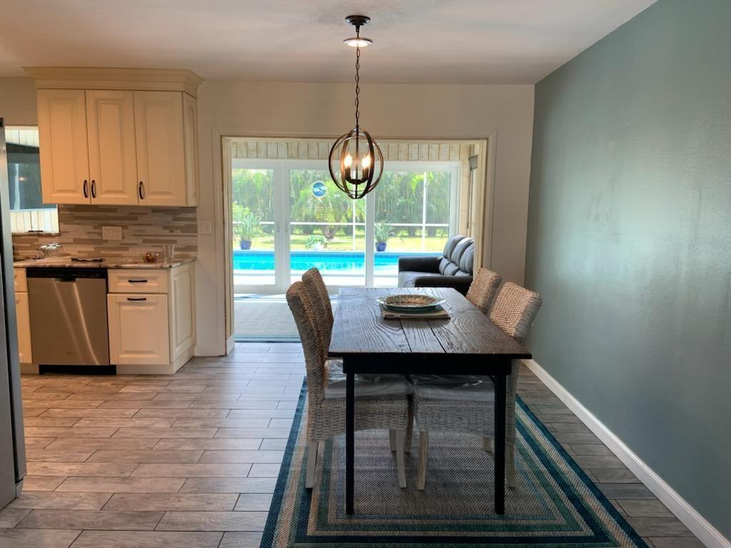 3070 Gulf Gate Dr - Photo 3 of 10