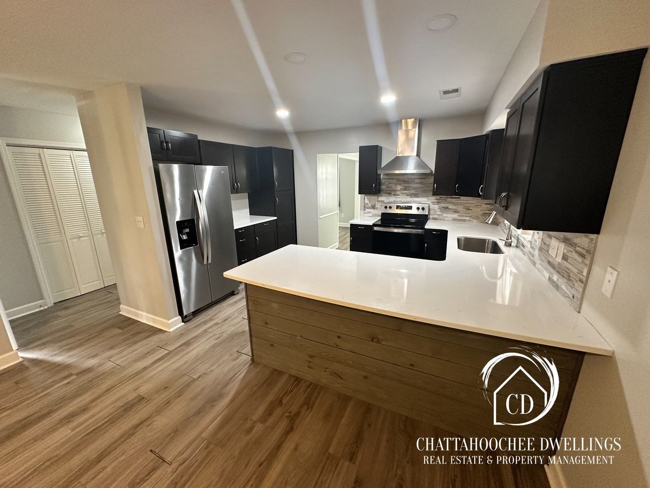 6439 Malibu Drive - Photo 2 of 6