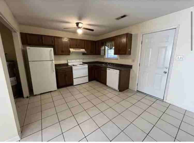 2317 8th Street Southeast - Photo 2 of 10