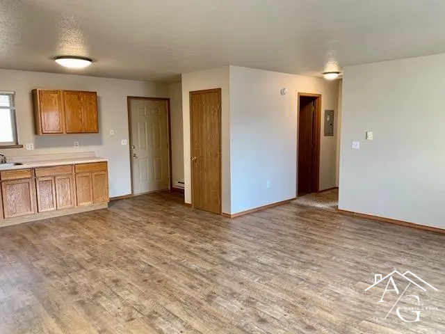 215 Lindbergh Avenue - Photo 2 of 11