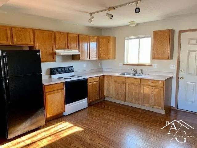 215 Lindbergh Avenue - Photo 7 of 11