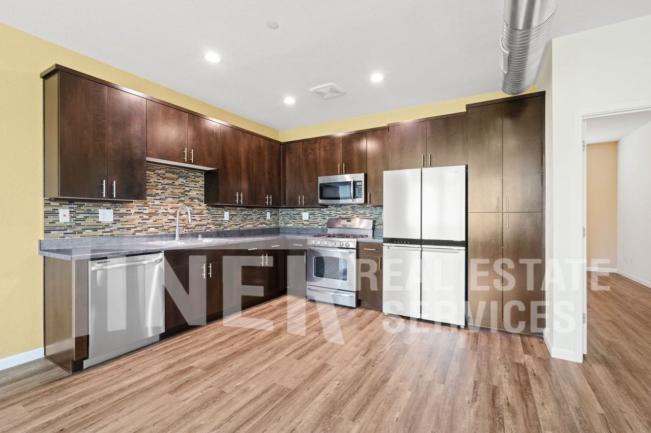 883 Graphite Ln - Photo 3 of 21