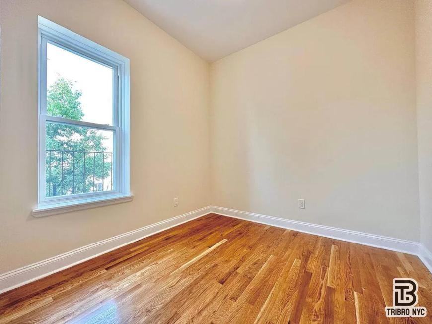 743 Church Ave - Photo 4 of 7