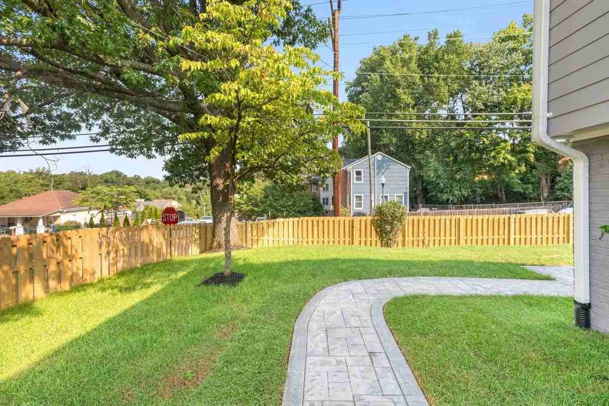 1601 S Stafford St - Photo 2 of 48