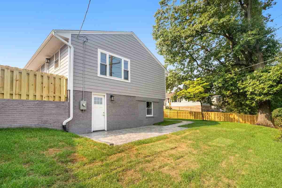 1601 S Stafford St - Photo 3 of 48