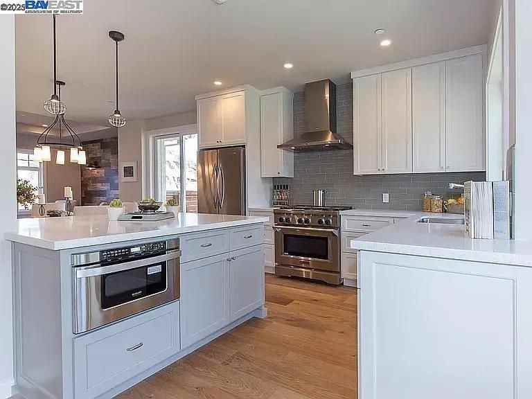 764 Hillcrest Dr - Photo 3 of 21