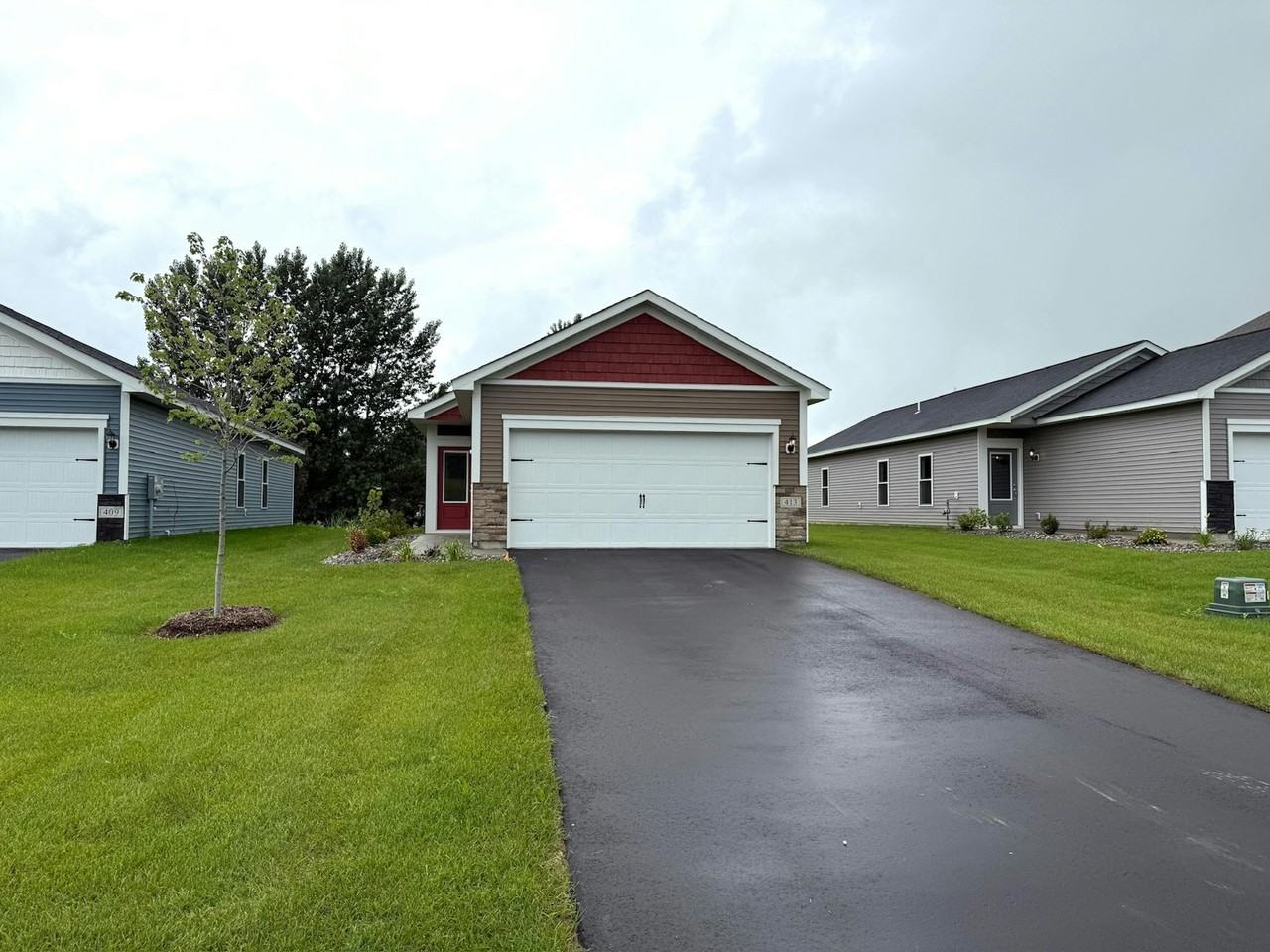 413 Redwood St N - Photo 2 of 44