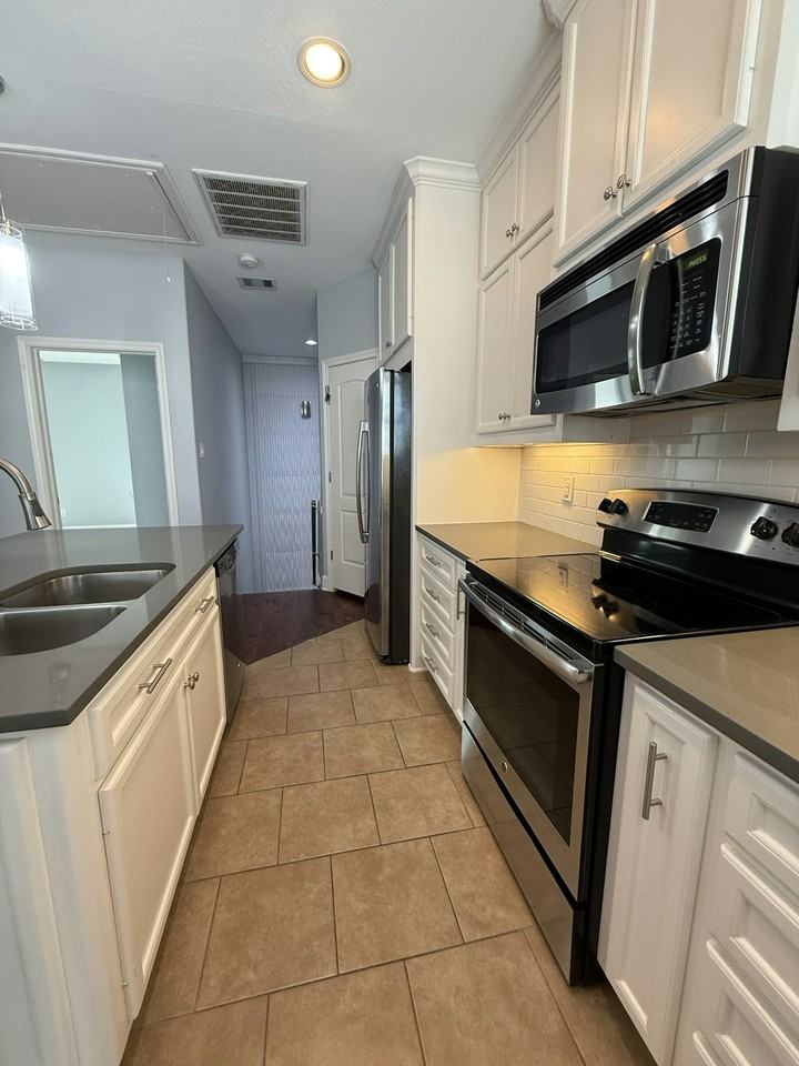 309 Felt Cir, Unit 1 - Photo 3 of 18