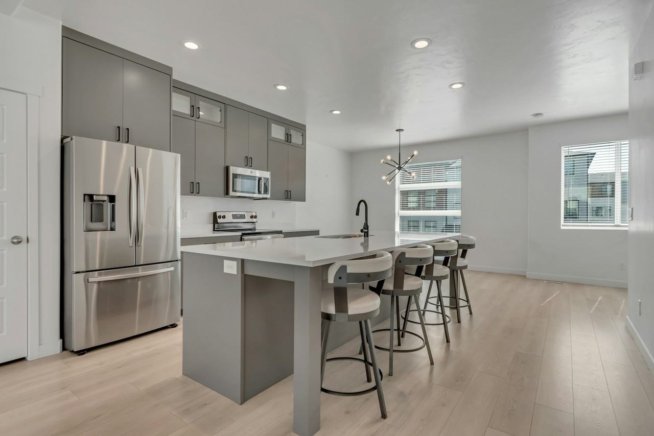 501 South 1080 West - Photo 4 of 18