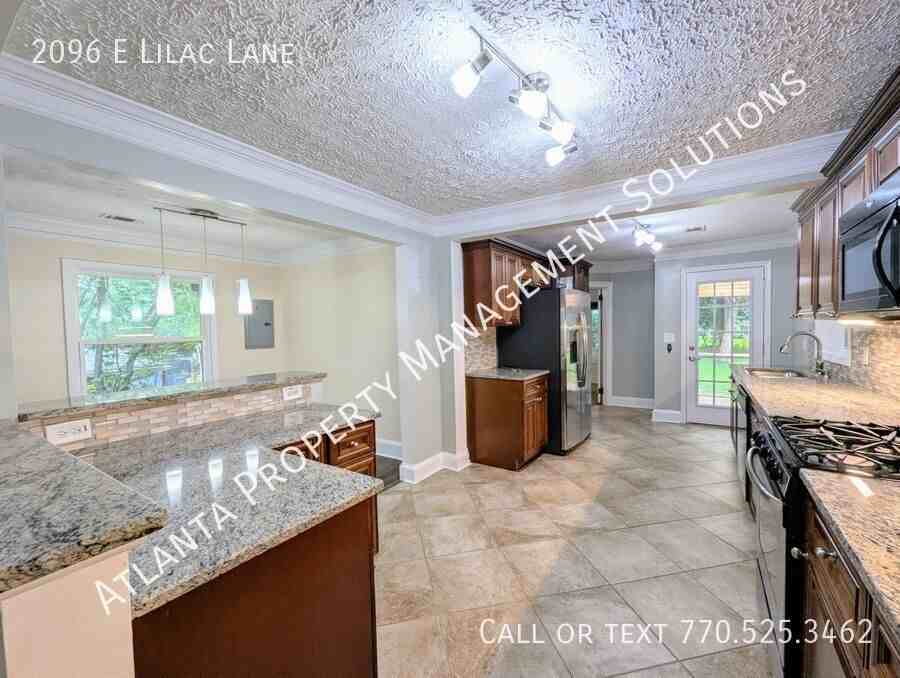 2096 E Lilac Ln - Photo 3 of 26