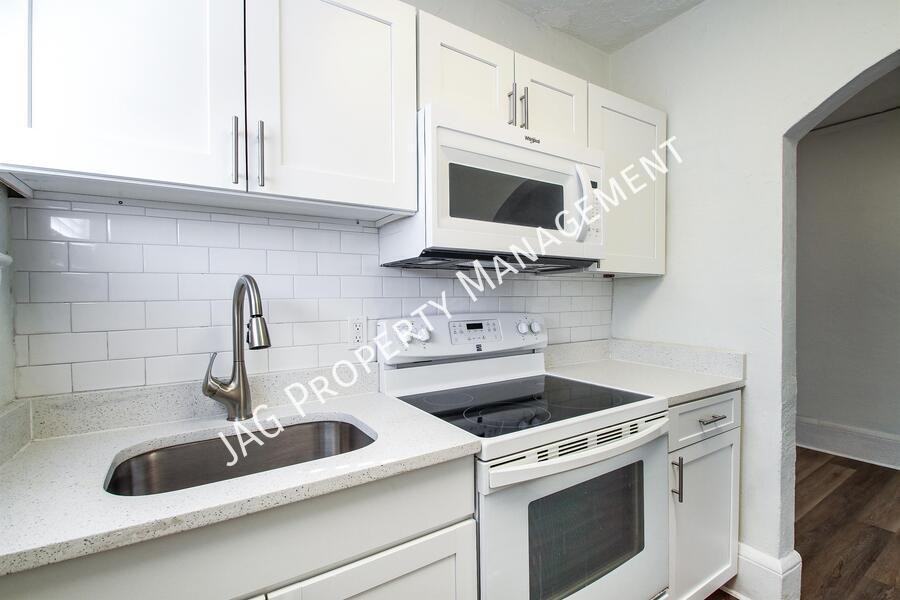 2892 College St #2892-4 - Photo 2 of 31