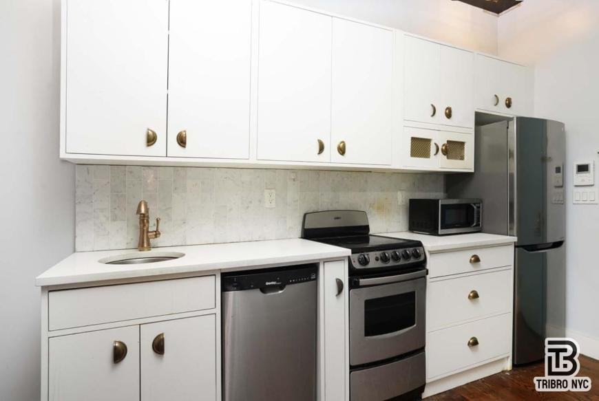 489 Washington St - Photo 2 of 7