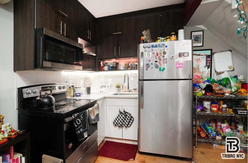 169 Hull St - Photo 3 of 10