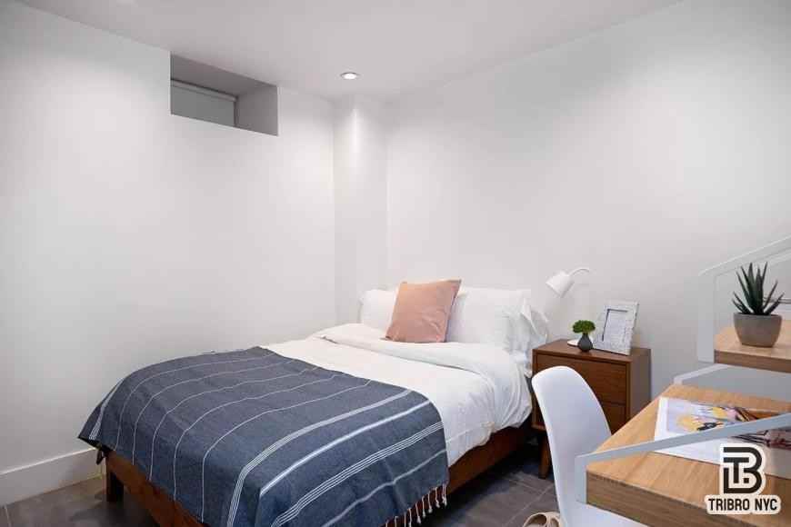 291 Stanhope Street - Photo 7 of 10