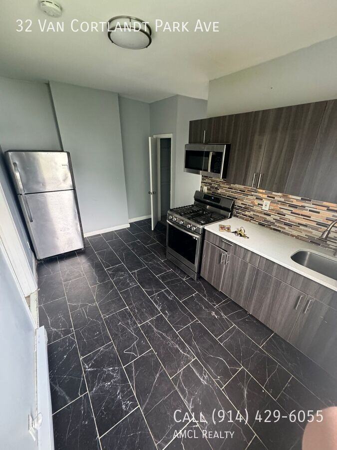 32 Van Cortlandt Park Ave - Photo 2 of 16