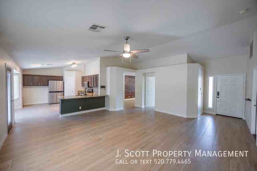 2892 E Carla Vista Ct - Photo 3 of 23