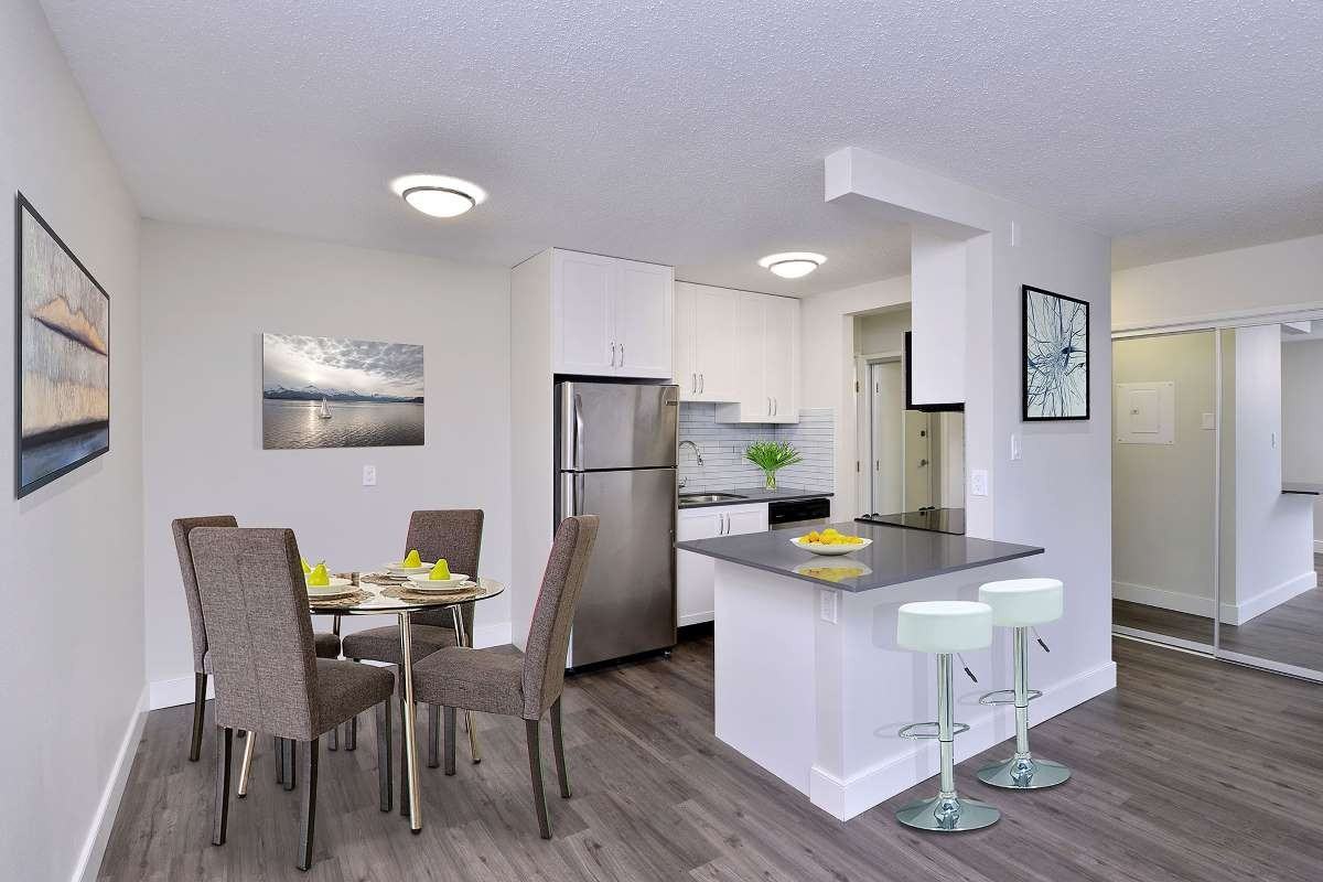 Valencia Apartments - Photo 2 of 11