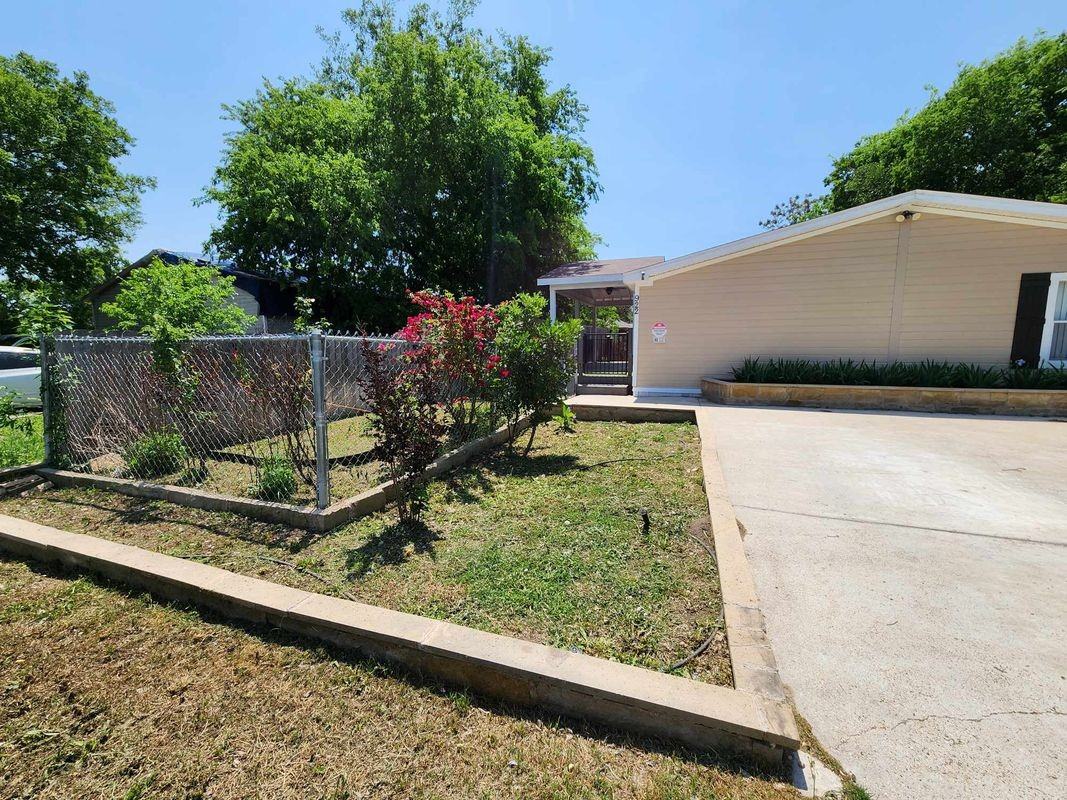 922 Ashwood St - Photo 5 of 41