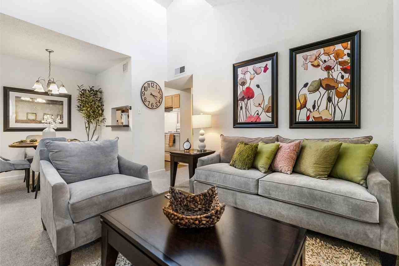 Crossroads - Photo 2 of 20