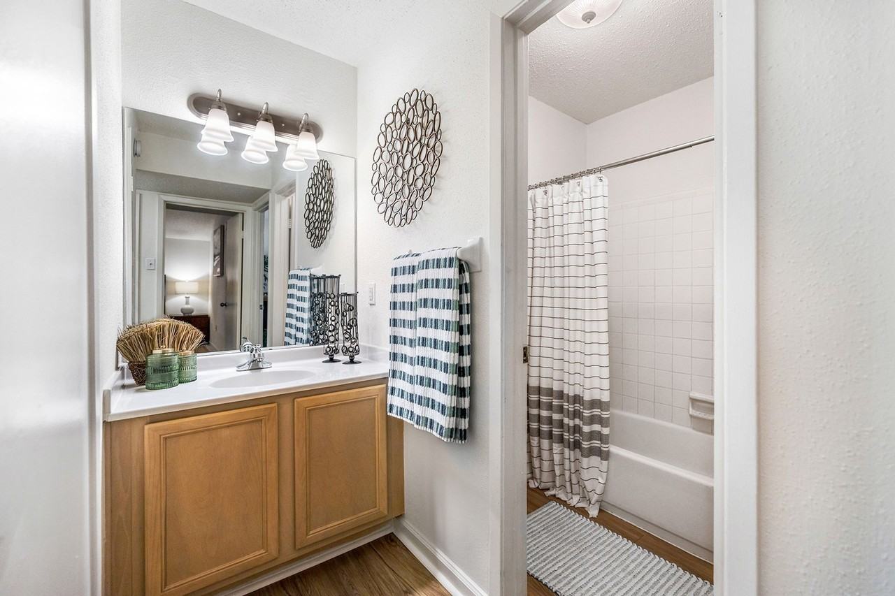 Crossroads - Photo 4 of 20